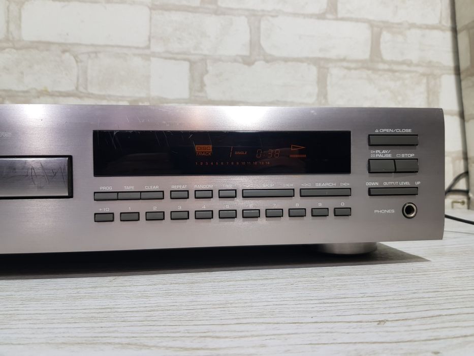 Програвач CD дисків YAMAHA CDX-560, б/у з Німеччини