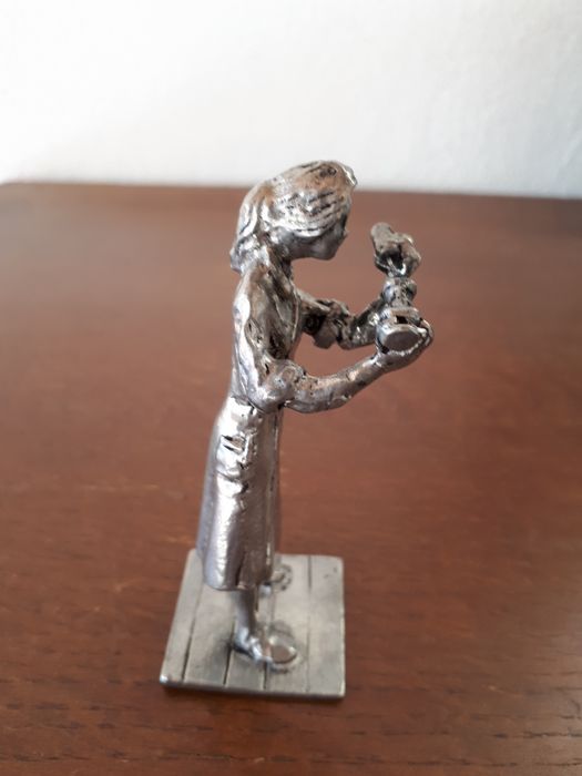 Estatueta estanho 95% Enfermeira