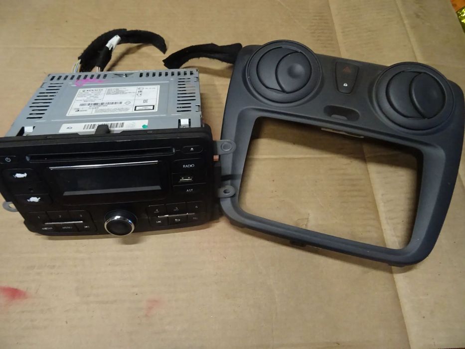 DACIA DOKKOER LODGY INNE CD RADIO + RAMKA ROWNIEZ INNE CZESCI PYTAC