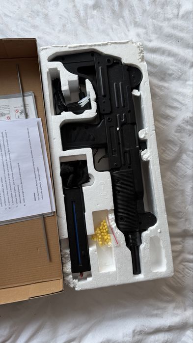 Replica Uzi Airsoft nova