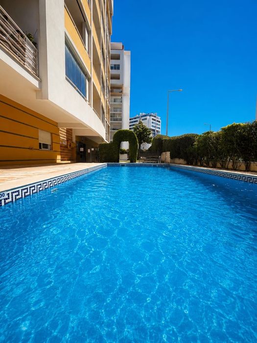 Modern T2 Apartment in a Private Condominium with Swimming Pool in Portimão’s Prestigious Area | Alto do Quintão | 1 km from Praia da Rocha