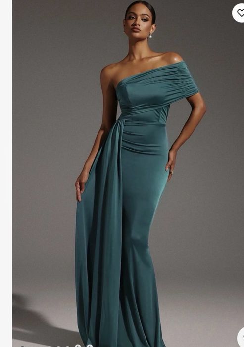 Платье изумрудного цвета