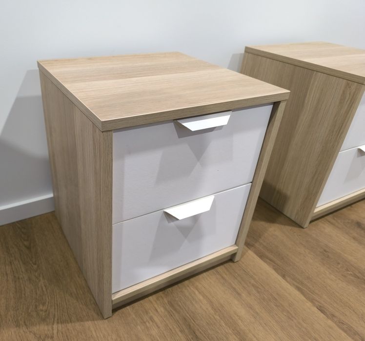 Cómodas e mesas de cabeceira IKEA Askvoll