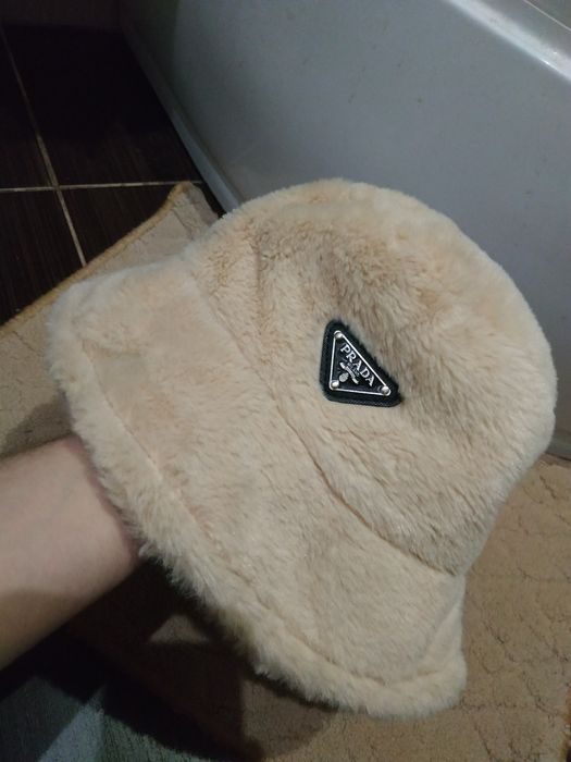 Женская панама,шапка,шляпа prada cream shearling logo