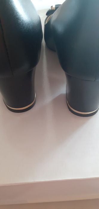 Czarne półbuty damskie Glamour