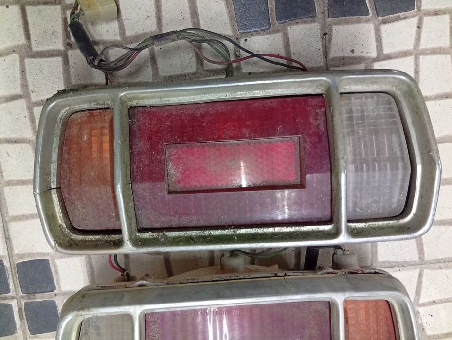 Farolins traseiros Datsun 1200