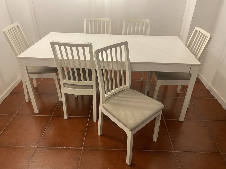 Mesa de sala c/ 6 cadeiras