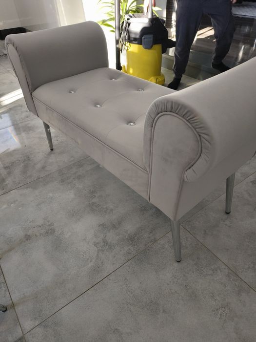 Pikowana ławeczka , nowa pufa