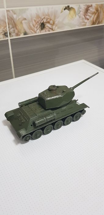 Модель советского танка Т-34, ретро,колекционный,80-их. годов.