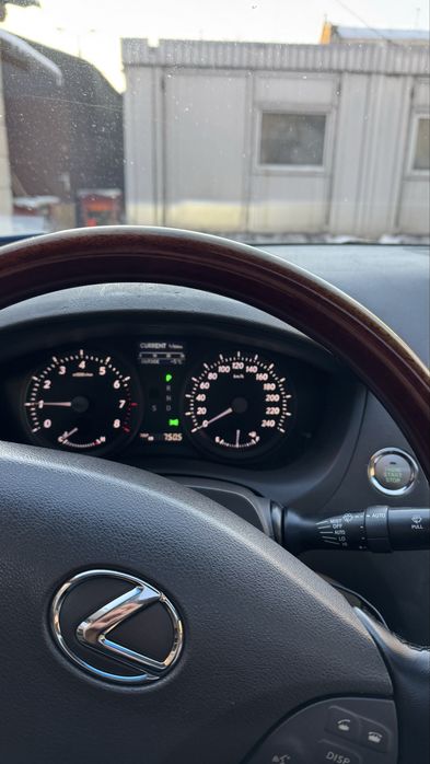 Продам Lexus ES350