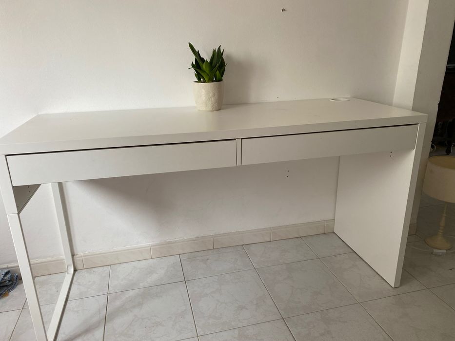 Mesa Secretária IKEA (pouco usada) 142cm