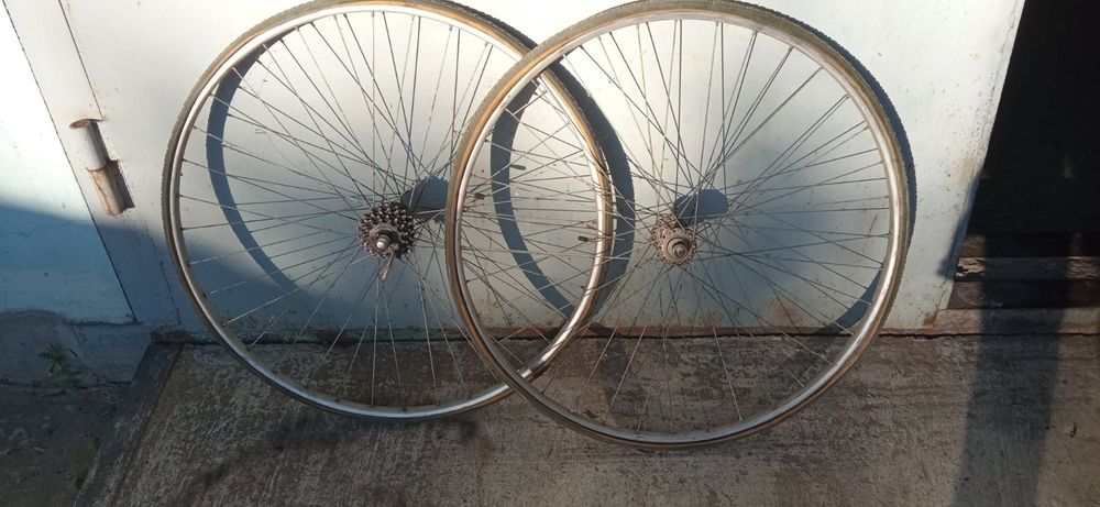 Колеса на стар шосе