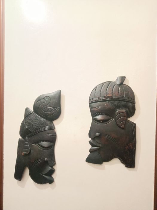 Estátua homem e mulher africanos