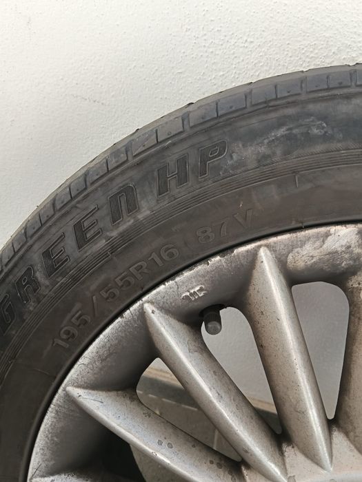 Pneus Usados com jantes e parafusos 195/55R16
