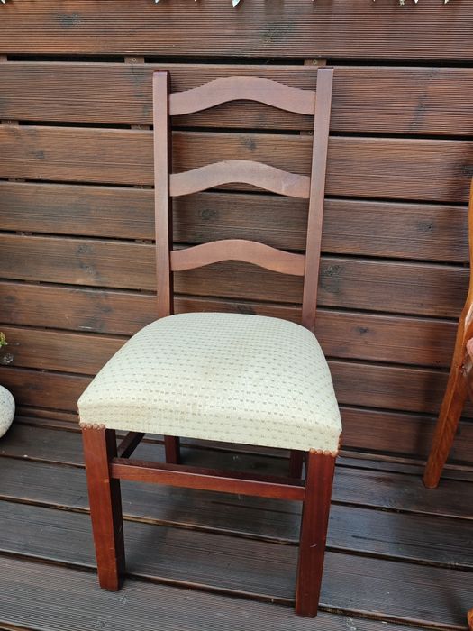 Cadeira em pinho bordeaux ou beje