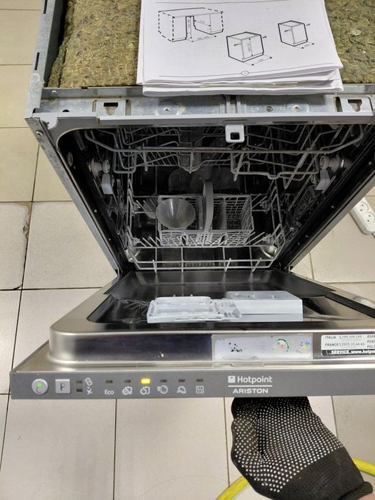 Продам посудомийну машину Ariston