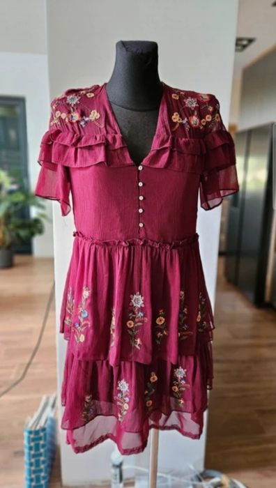 Bordowa sukienka boho Zara haftowana