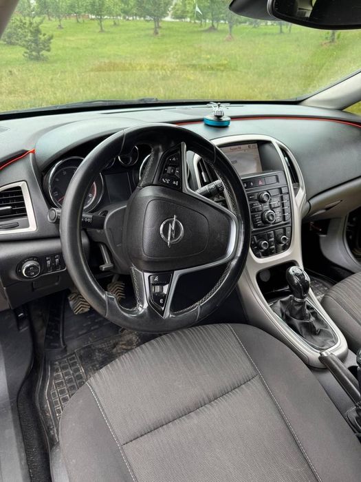 Продам Opel Astra J