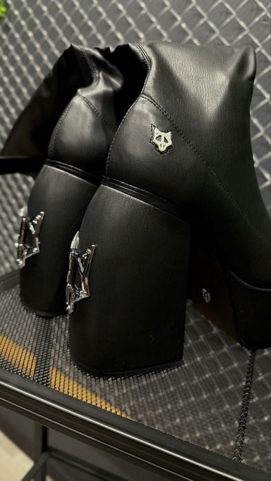 Сапоги на каблуку Naked Wolfe 35-40р