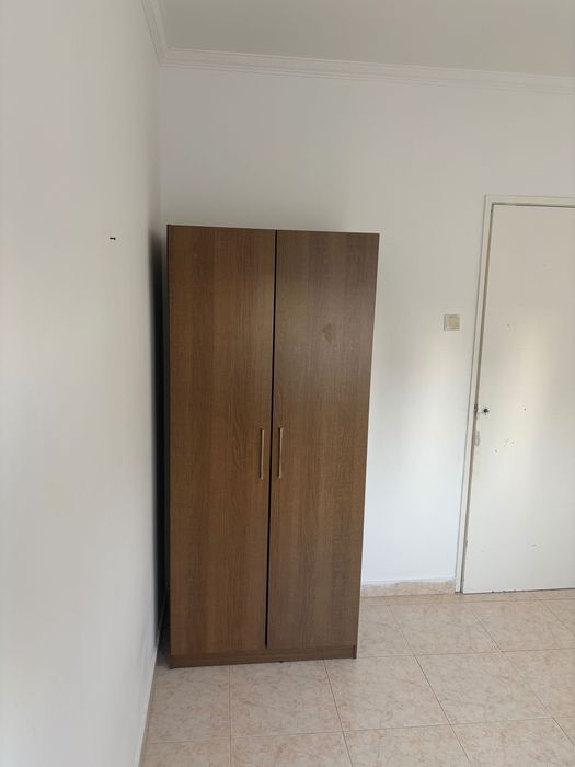 Quarto solteiro para arrendar em vialonga