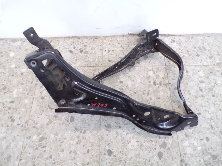 WSPORNIK MOCOWANIE LAMPY PRAWY PRZÓD MERCEDES W212 212620022