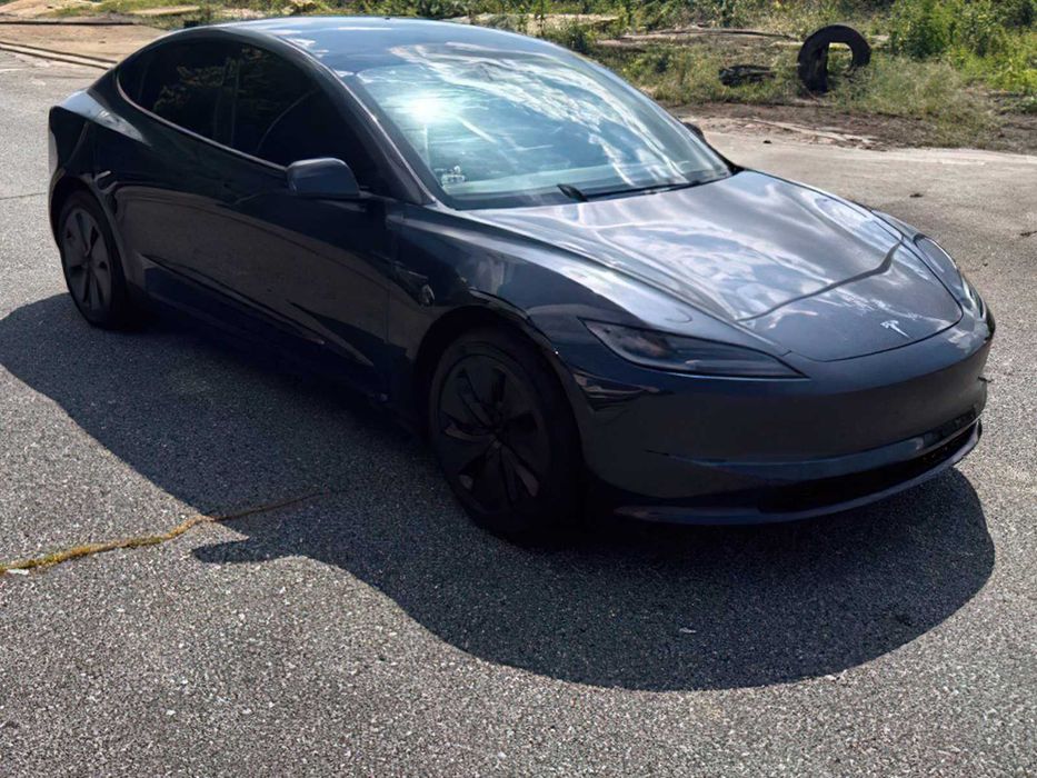 Tesla Model 3      2025