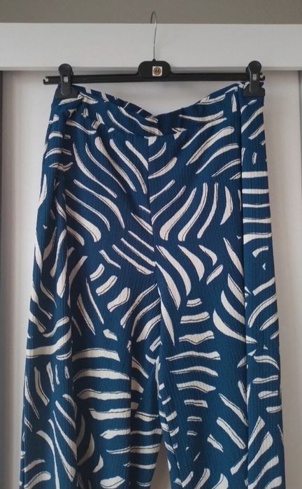 Materiałowe spodnie damskie H&M rozm.50