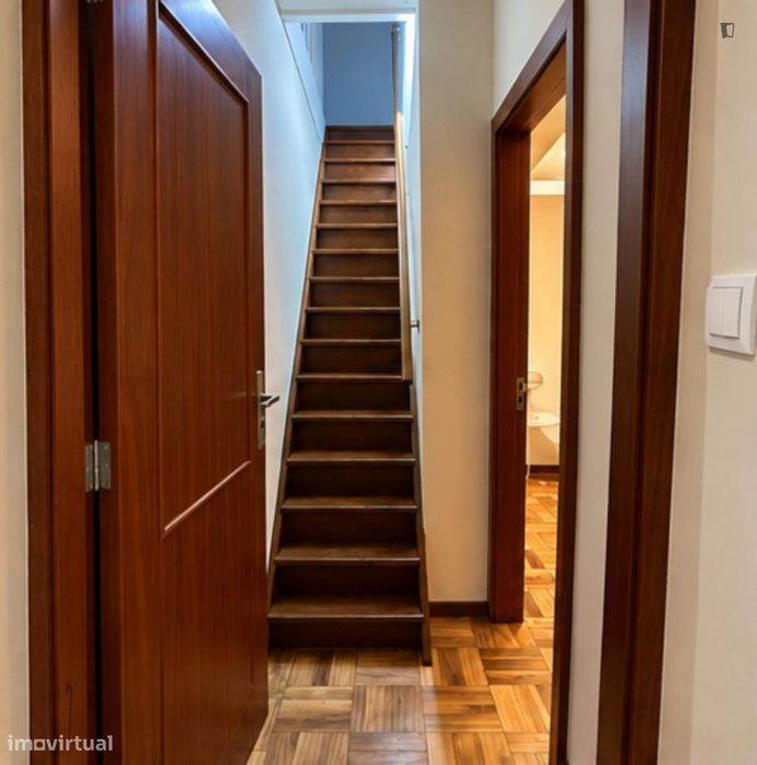 Quarto - localizado em Mafamude Porto