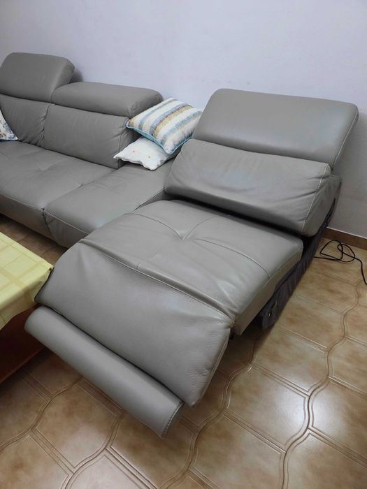 Sofá em pele Cinza em Excelente Estado - Medidas Grandes