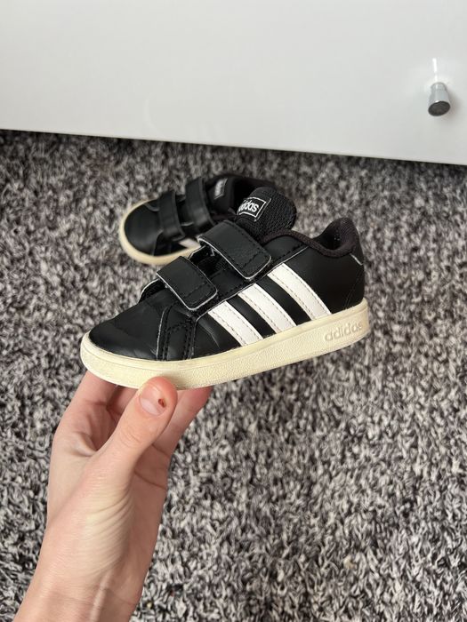 Кросівки adidas оригінальні 22р