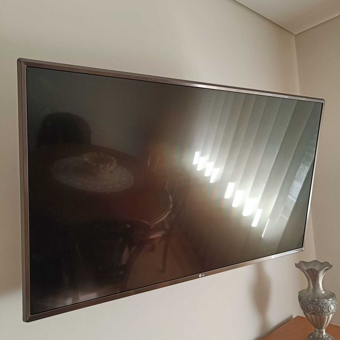 Televisão LG 43 polegadas- 108 cms [Excelente estado e preço]