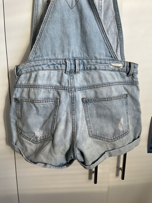 Ogrodniczki krótkie spodenki na szelkach damskie Pull&Bear M
