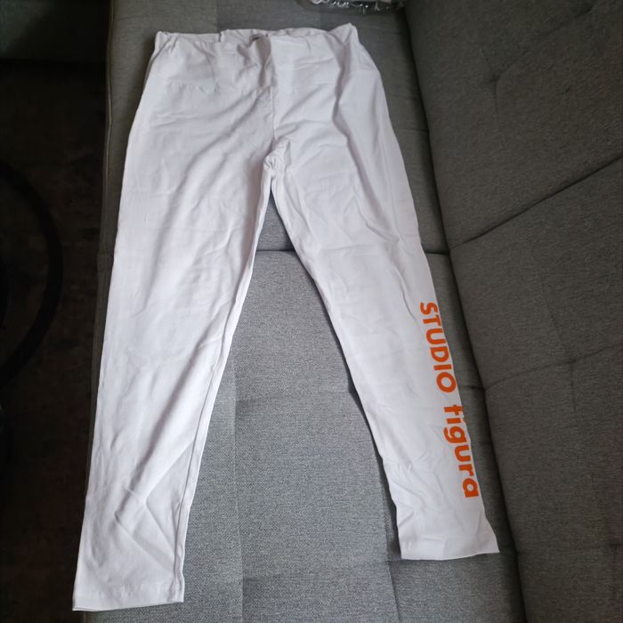 Legginsy białe studio figura rozmiar L
