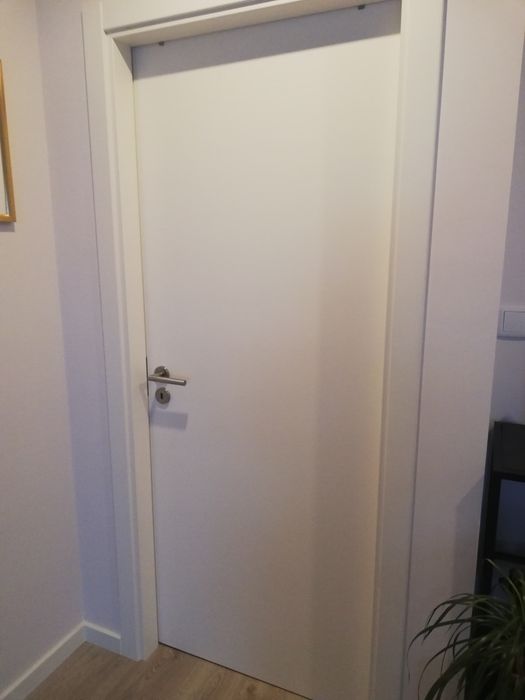 Porta branca para interior
