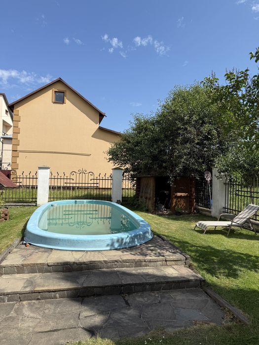 Продається будинок з басейном і сауною