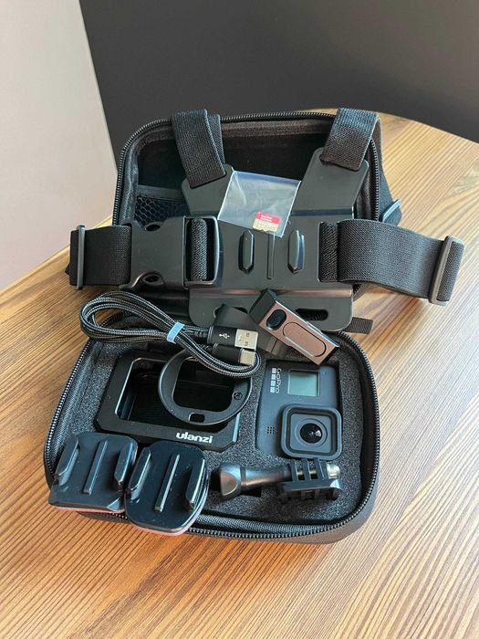 Екшн-камера GoPro Hero 8 з рамкою