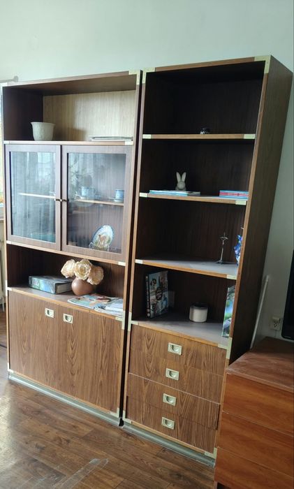 Biblioteczka Witryna szklana i regał w kolorze brazowym z szafkami i szufladami szafka