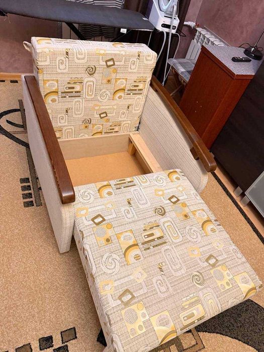 Одно крісла-ліжка у бездоганному стані! 3 000 грн за штуку