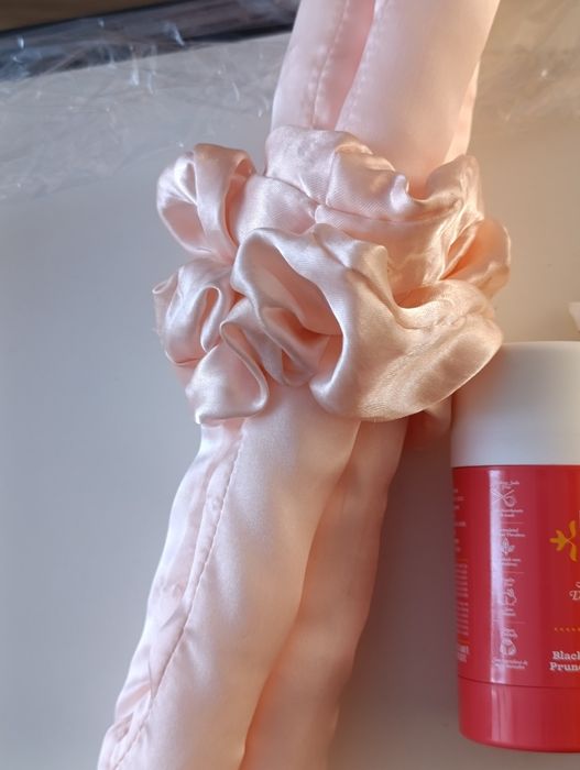 Віддам косметику та засоби для волосся.