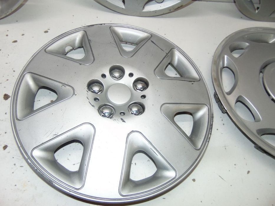 Tampões de roda Citroen 16 e Bmw 15 originais