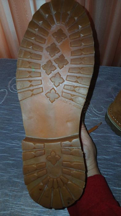 Чоловіче взуття класичні дезерти (desert boots) бренду Bata Safari.