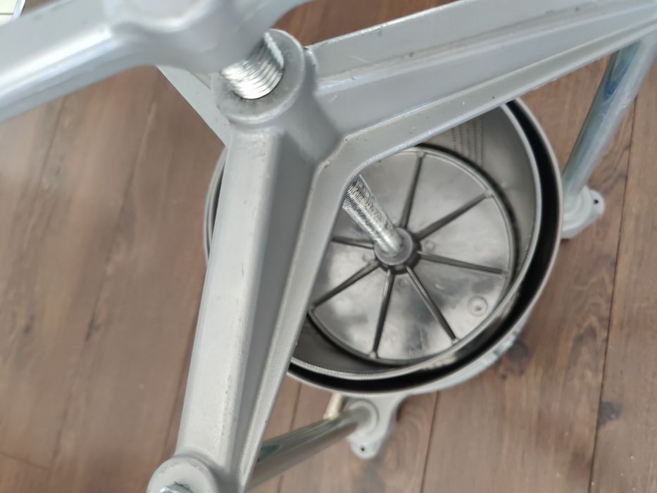 Włoska nowa Wyciskarka PRASA do owoców wina moszczu AL 25 + worek 2AS