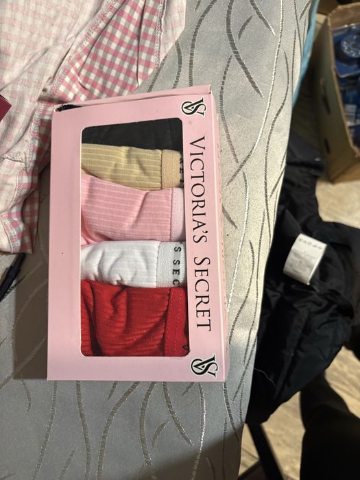 Stringi damskie.