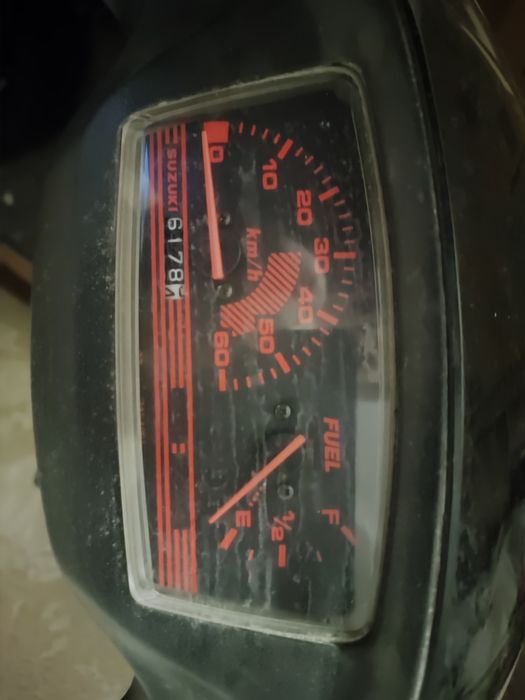 Мопед находу в отличном состоянии.Акумулятор и доп.скат новые..