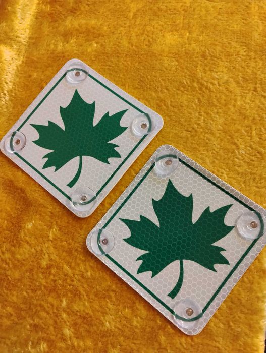 Plakietka zielony listek odblaskowa na przyssawki 2 SZTUKI