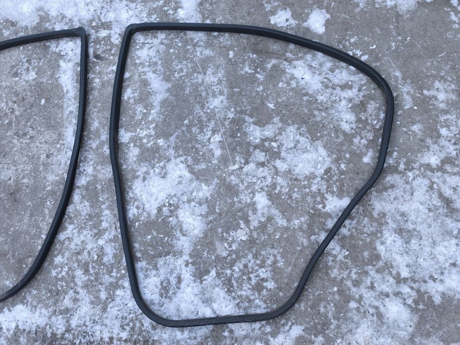 Продам уплотнители дверей на kia sorento 1