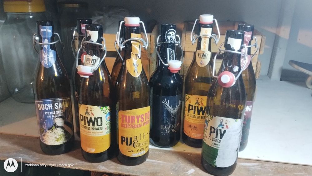 Butelki po piwie z korkiem