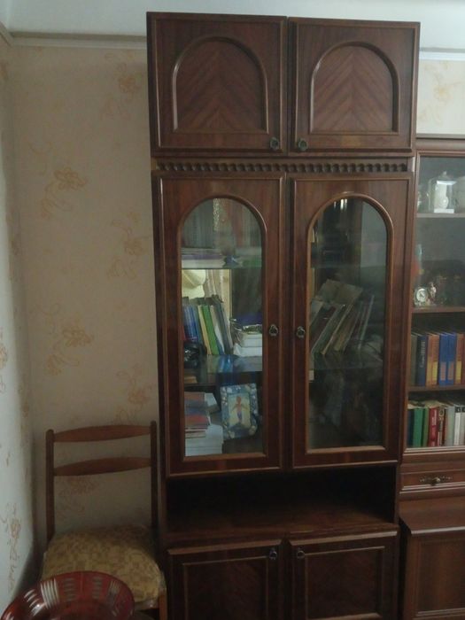 шкаф для посуды с антресолью