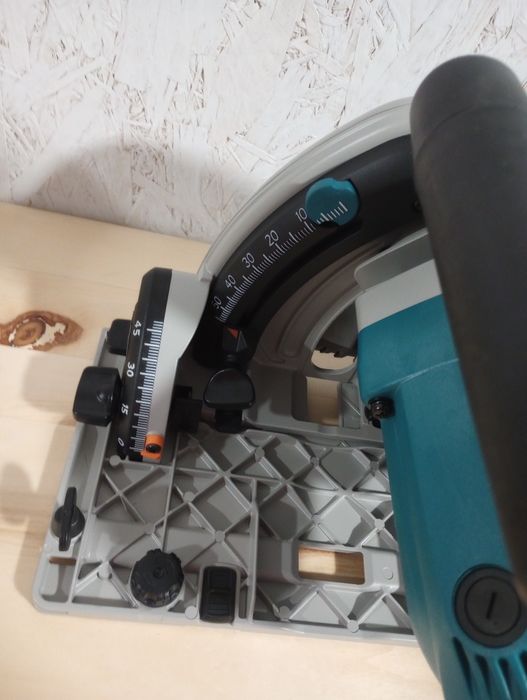 Занурювальна дискова пила Makita SP6000J