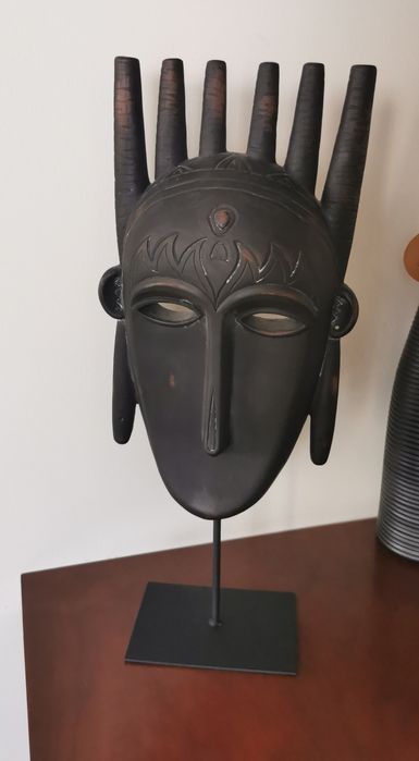 Máscara africana de madeira
